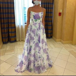 Sherri Hill size 4 white lilac purple lavender floral